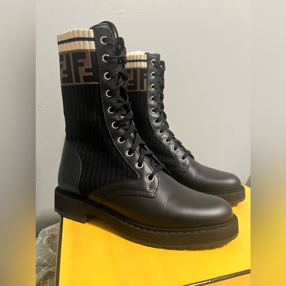 Rockoko
Black leather biker boots with stretch fabric - Picture 3 of 4